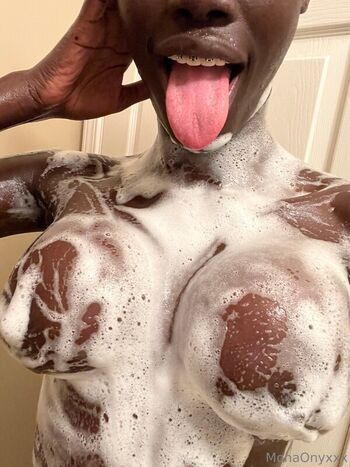 Full leaked Monamonhoe private onlyfans photo