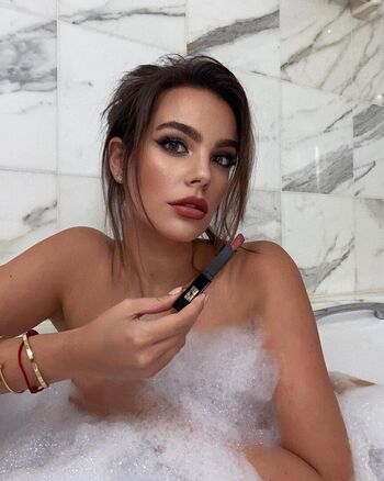Nadine Mirada