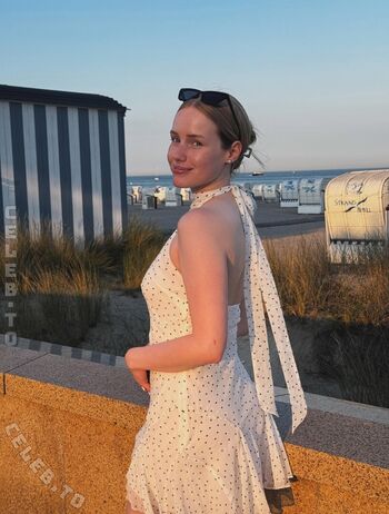 Full leaked Nadine von relaxasmr private onlyfans photo