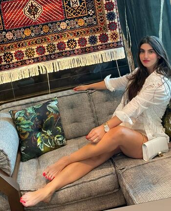Nadine.w.Elias