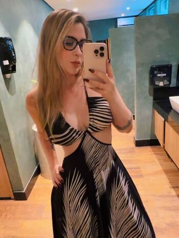 Full leaked Nahzinhaa private onlyfans photo