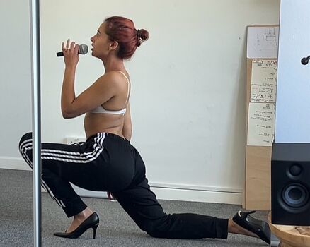 Full leaked Naomi scott private onlyfans photo