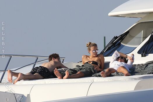 Full leaked Natasha poly page private onlyfans photo