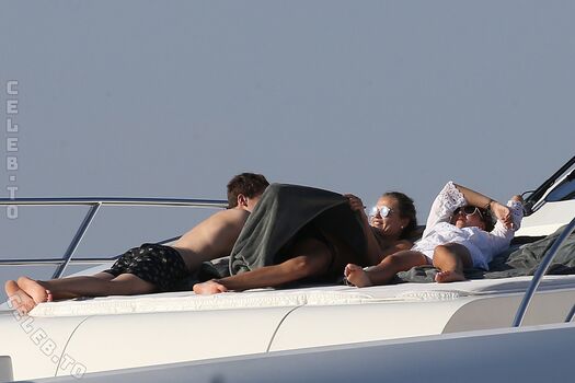 Full leaked Natasha poly page private onlyfans photo