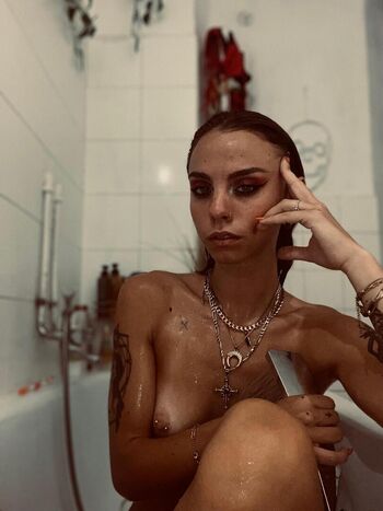 Full leaked Neolinaraho private onlyfans photo