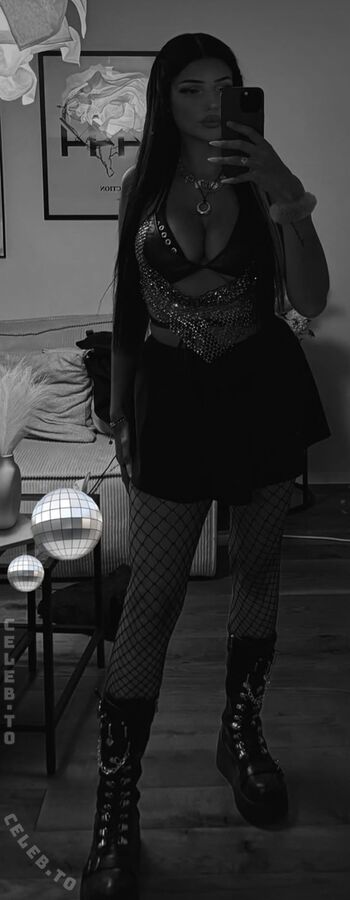 Full leaked Nikelein private onlyfans photo