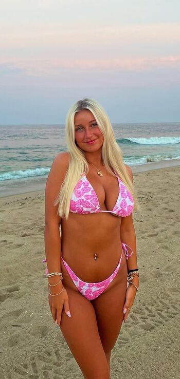 Full leaked Ahegao / private onlyfans photo