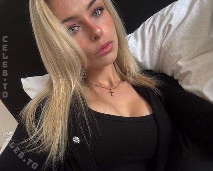 Full leaked Ninechenmaus private onlyfans photo