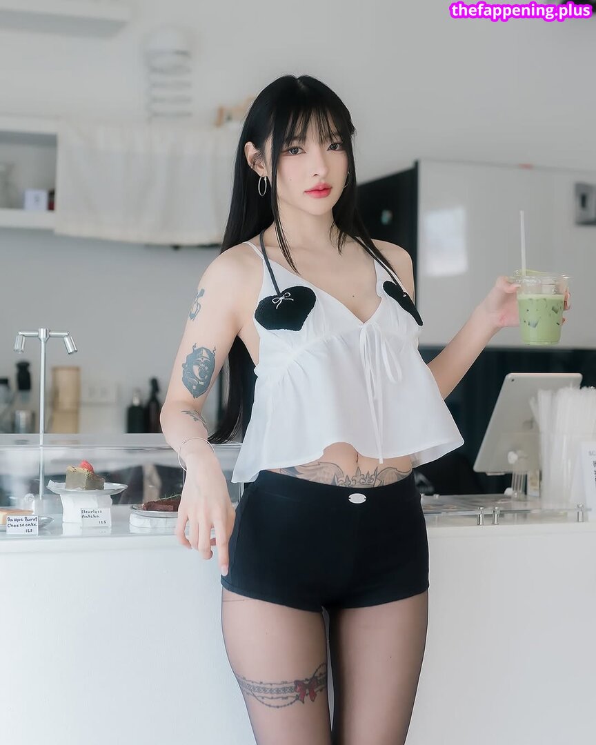 https: / nnewys Фото оголеного OnlyFans #2