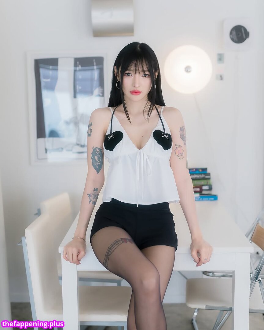 https: / nnewys Fotografie OnlyFans Dezbrăcată #9