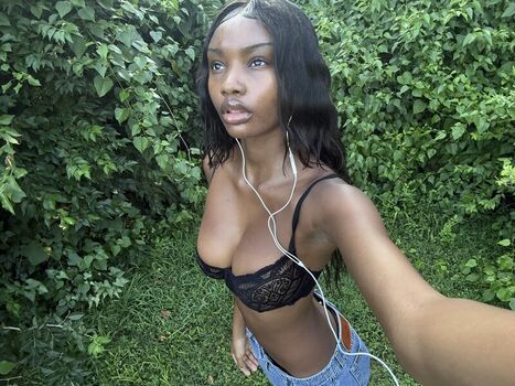 Full leaked No tattoos private onlyfans photo