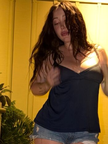 Full leaked Noah cyrus private onlyfans photo