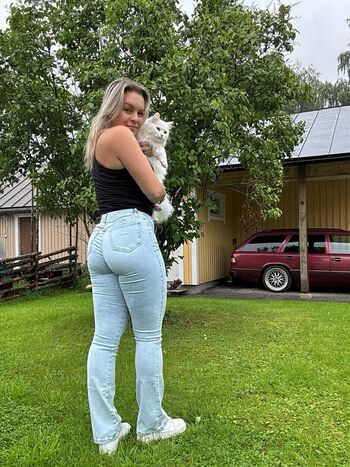 Full leaked Noorahenna private onlyfans photo