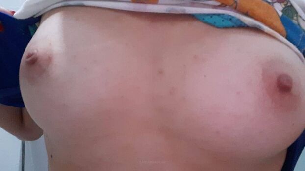 Novinhas Com Peitos Pequenos