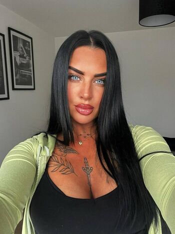 Full leaked Oasis roseman private onlyfans photo