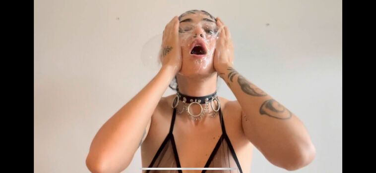 Full leaked Oddgwenny private onlyfans photo
