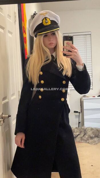Full leaked Offizieramira private onlyfans photo