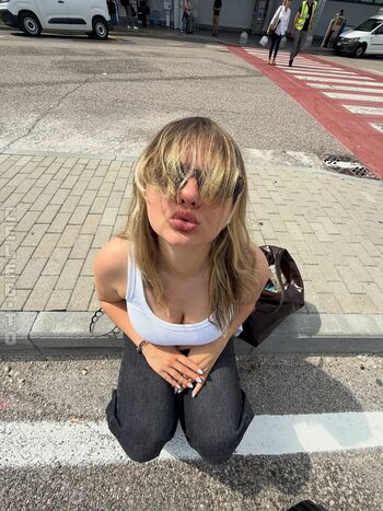 Full leaked Ollimeee private onlyfans photo