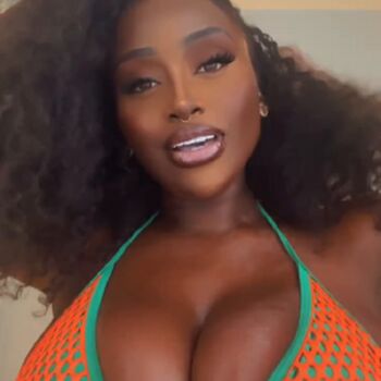 Full leaked Oluwalinda private onlyfans photo