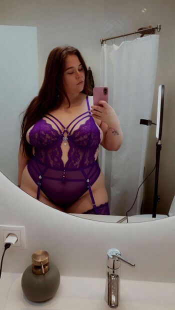 Full leaked Only curvycutie private onlyfans photo