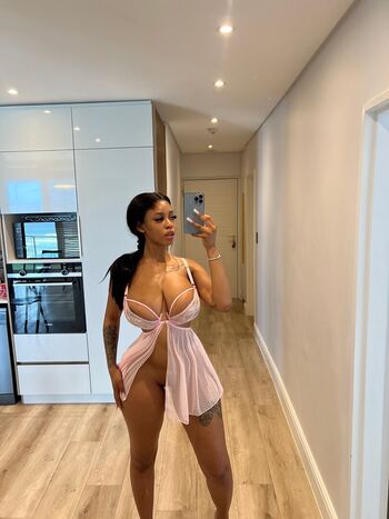 Full leaked Ontlametseofficial private onlyfans photo