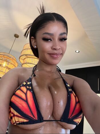 Full leaked Ontlametseofficial private onlyfans photo