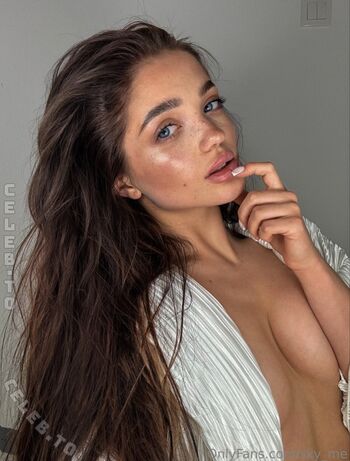Full leaked Ophelia sky private onlyfans photo