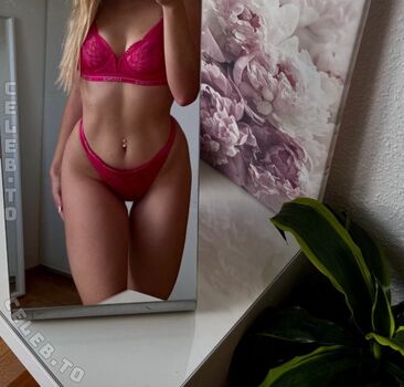 Full leaked Ossi desi private onlyfans photo