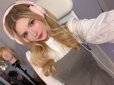 Full leaked Peachmilky private onlyfans photo