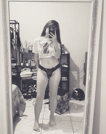 Full leaked Pequenalua private onlyfans photo