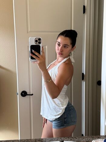 Full leaked Petitelatina private onlyfans photo