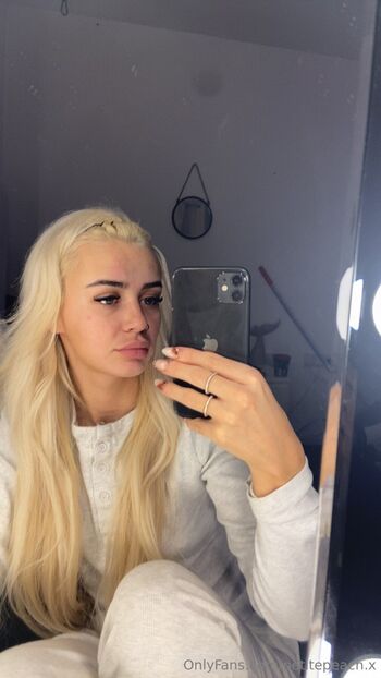 Full leaked Petitepeach x private onlyfans photo