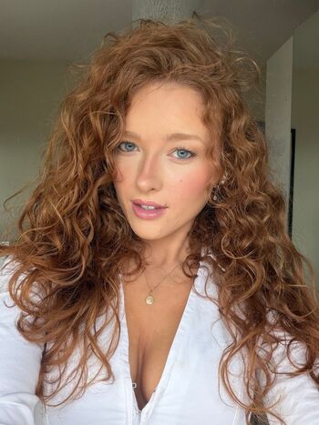 Full leaked Pheobeisginger page private onlyfans photo