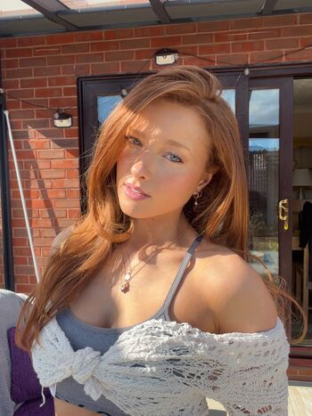 Full leaked Pheobeisginger page private onlyfans photo