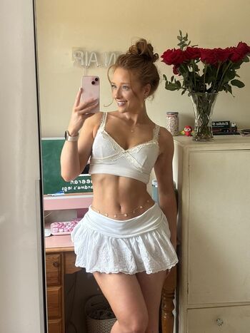 Full leaked Pheobeisginger private onlyfans photo