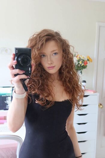 Full leaked Pheobeisginger private onlyfans photo