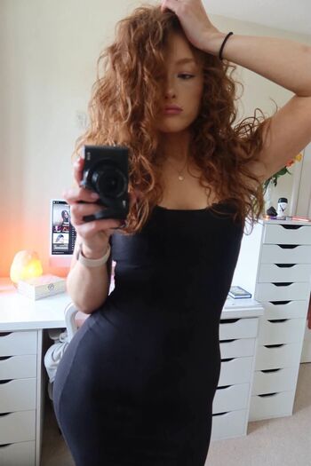 Full leaked Pheobeisginger private onlyfans photo