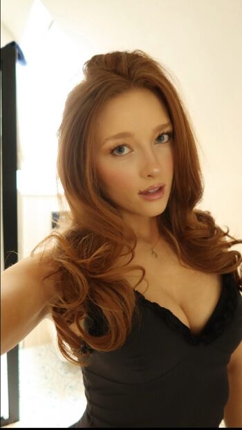 Full leaked Phoebeisginger page private onlyfans photo