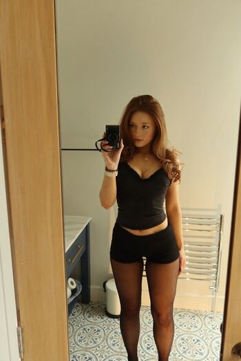 Full leaked Phoebeisginger page private onlyfans photo