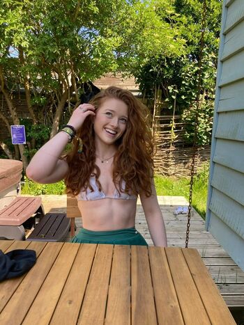 Full leaked Phoebeisginger private onlyfans photo