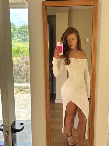 Full leaked Phoebeisginger private onlyfans photo