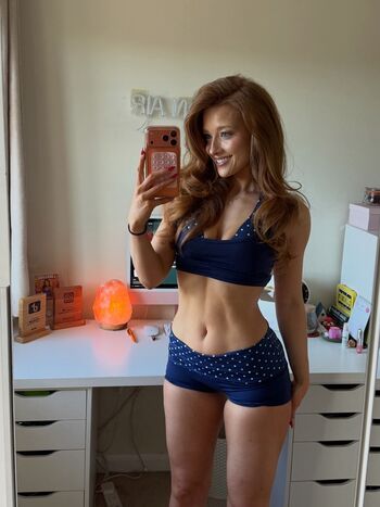 Full leaked Phoebeisginger private onlyfans photo