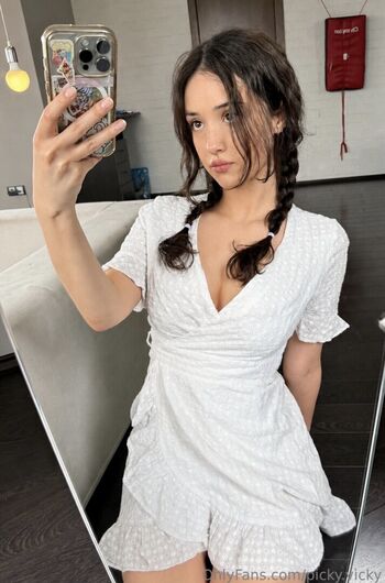 Full leaked Picky vicky private onlyfans photo