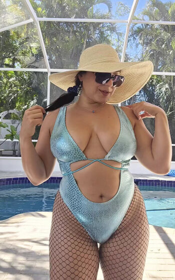 Full leaked Pineapple hoops private onlyfans photo