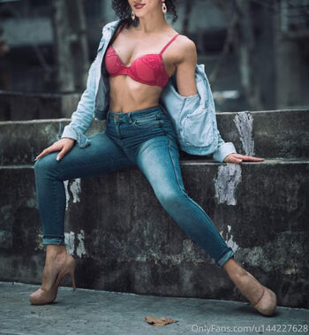 Full leaked Pinkalinacurlydancer private onlyfans photo