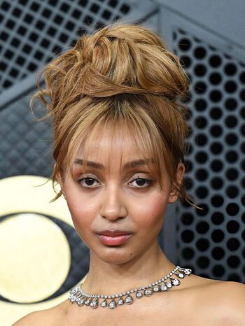 Full leaked Pinkpantheress page private onlyfans photo