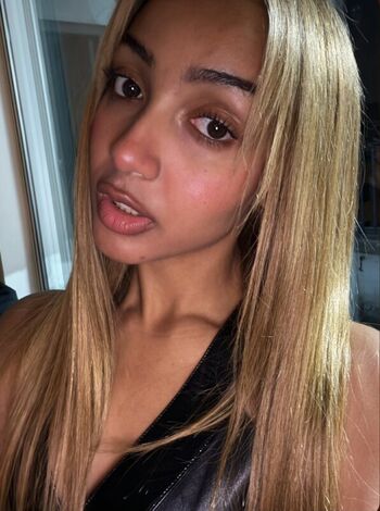 Full leaked Pinkpantheress private onlyfans photo