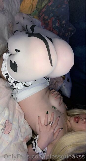 Full leaked Pipssqueakss private onlyfans photo