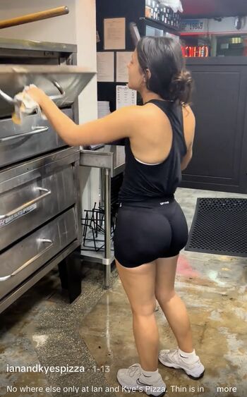 Full leaked Pizzeria baddies page private onlyfans photo