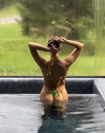 Full leaked Polinaarvvv private onlyfans photo